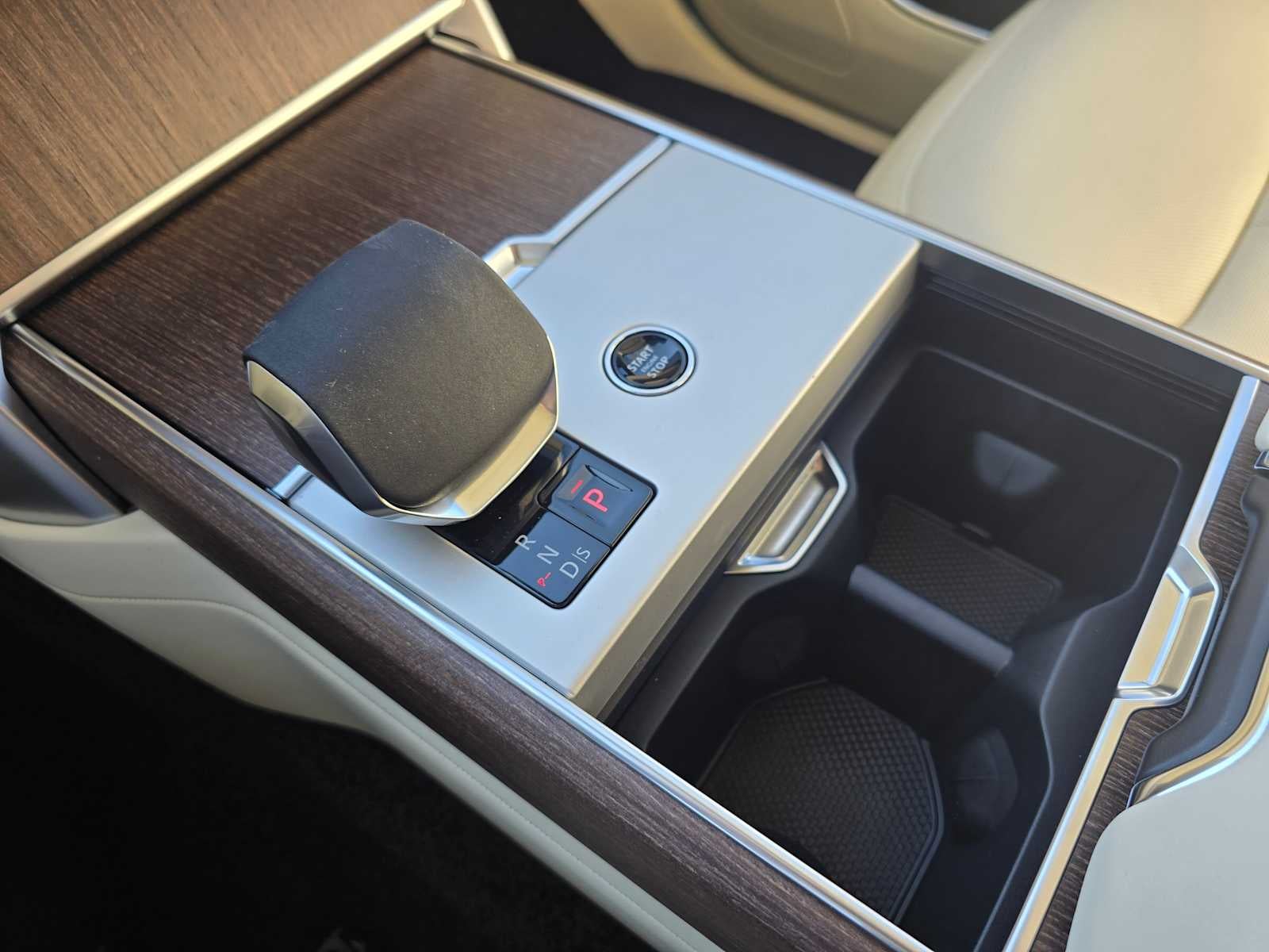 2026 Land Rover Range Rover SE