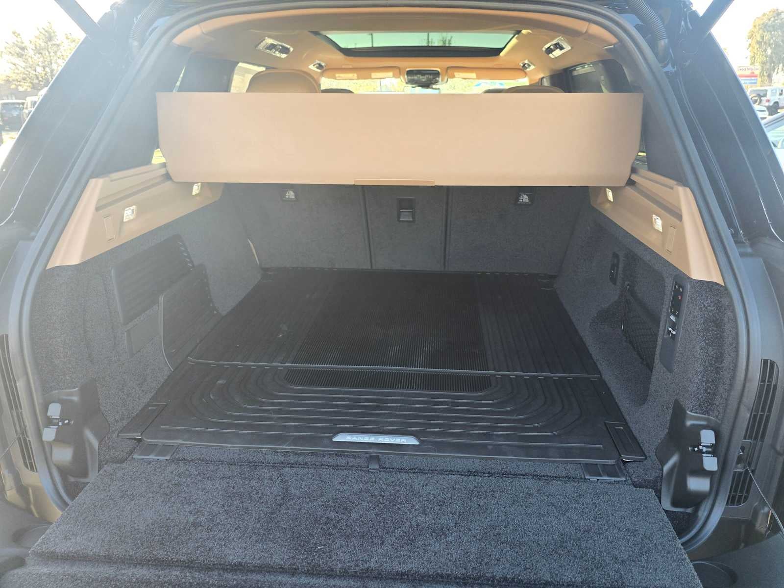 2026 Land Rover Range Rover SE