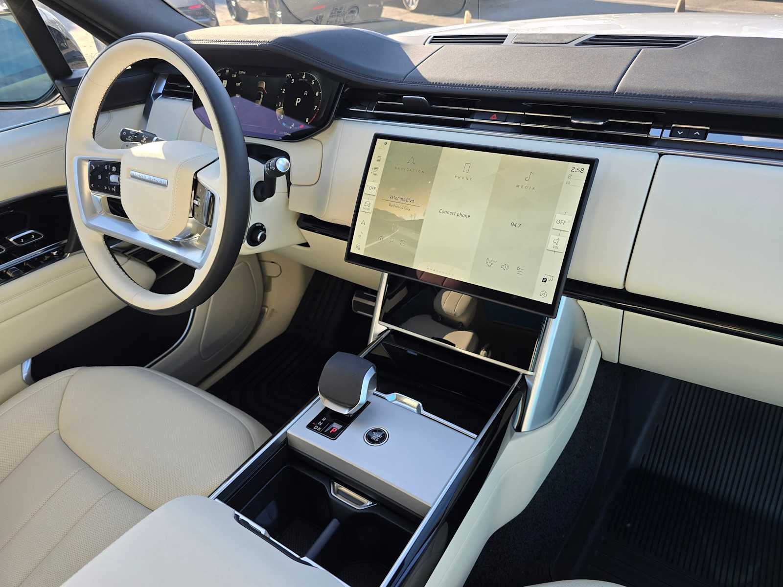 2025 Land Rover Range Rover SE