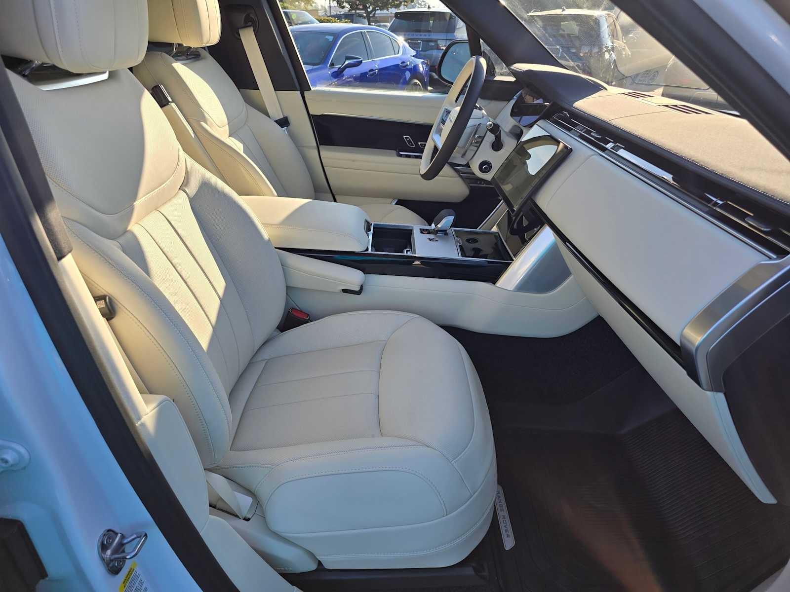 2025 Land Rover Range Rover SE