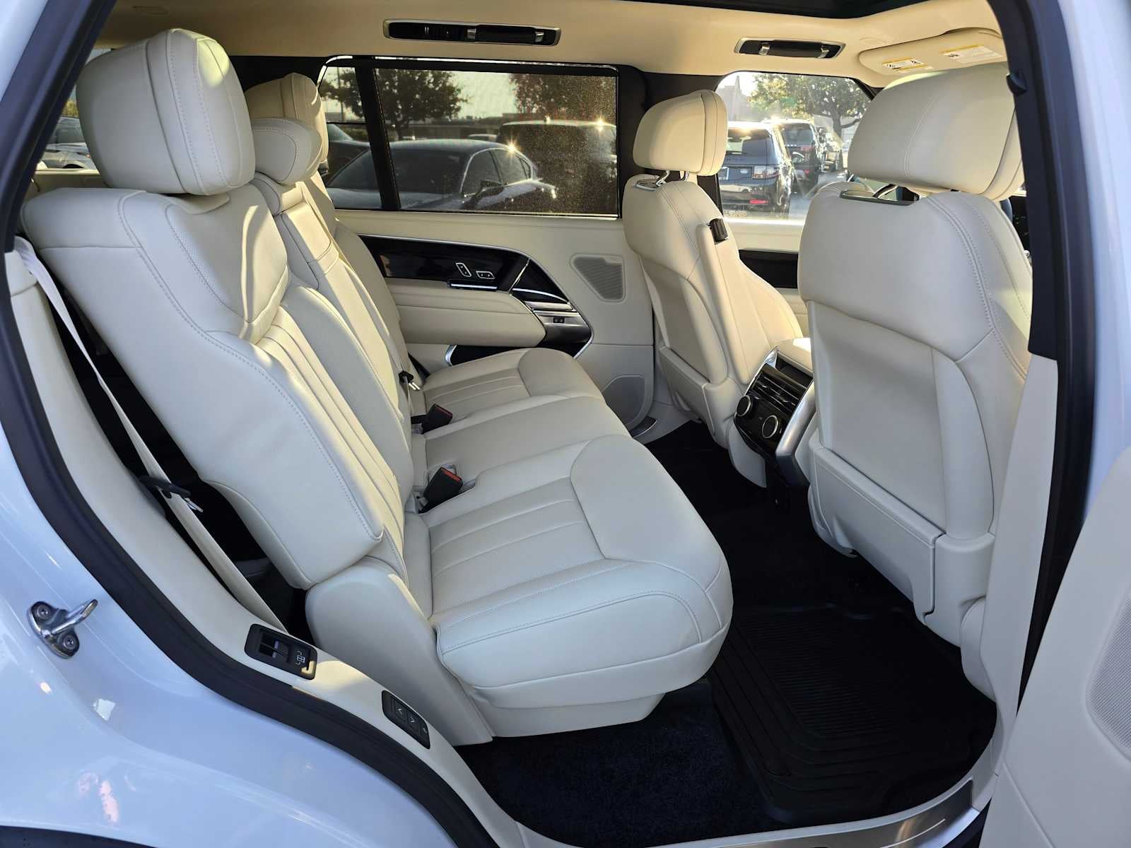2025 Land Rover Range Rover SE