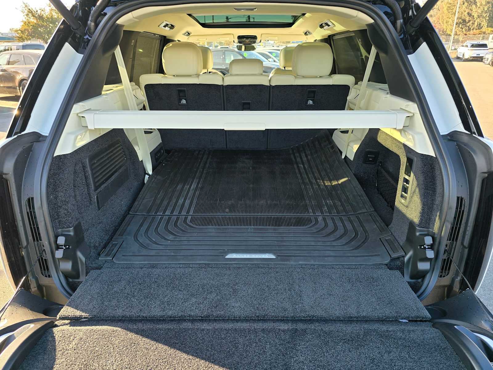 2025 Land Rover Range Rover SE