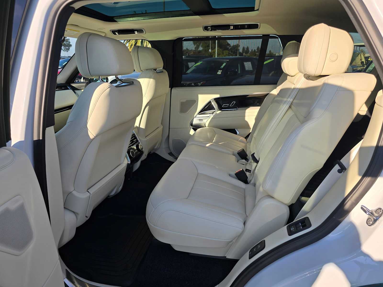 2025 Land Rover Range Rover SE