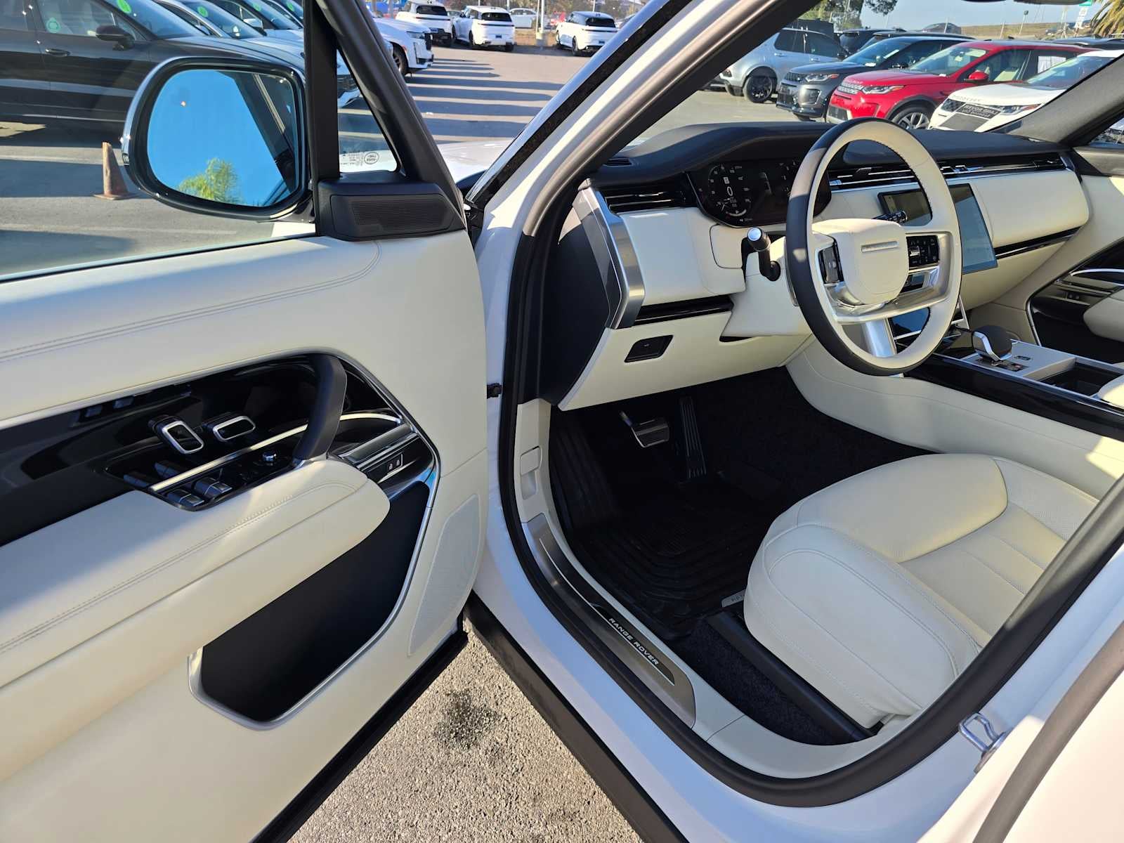 2025 Land Rover Range Rover SE