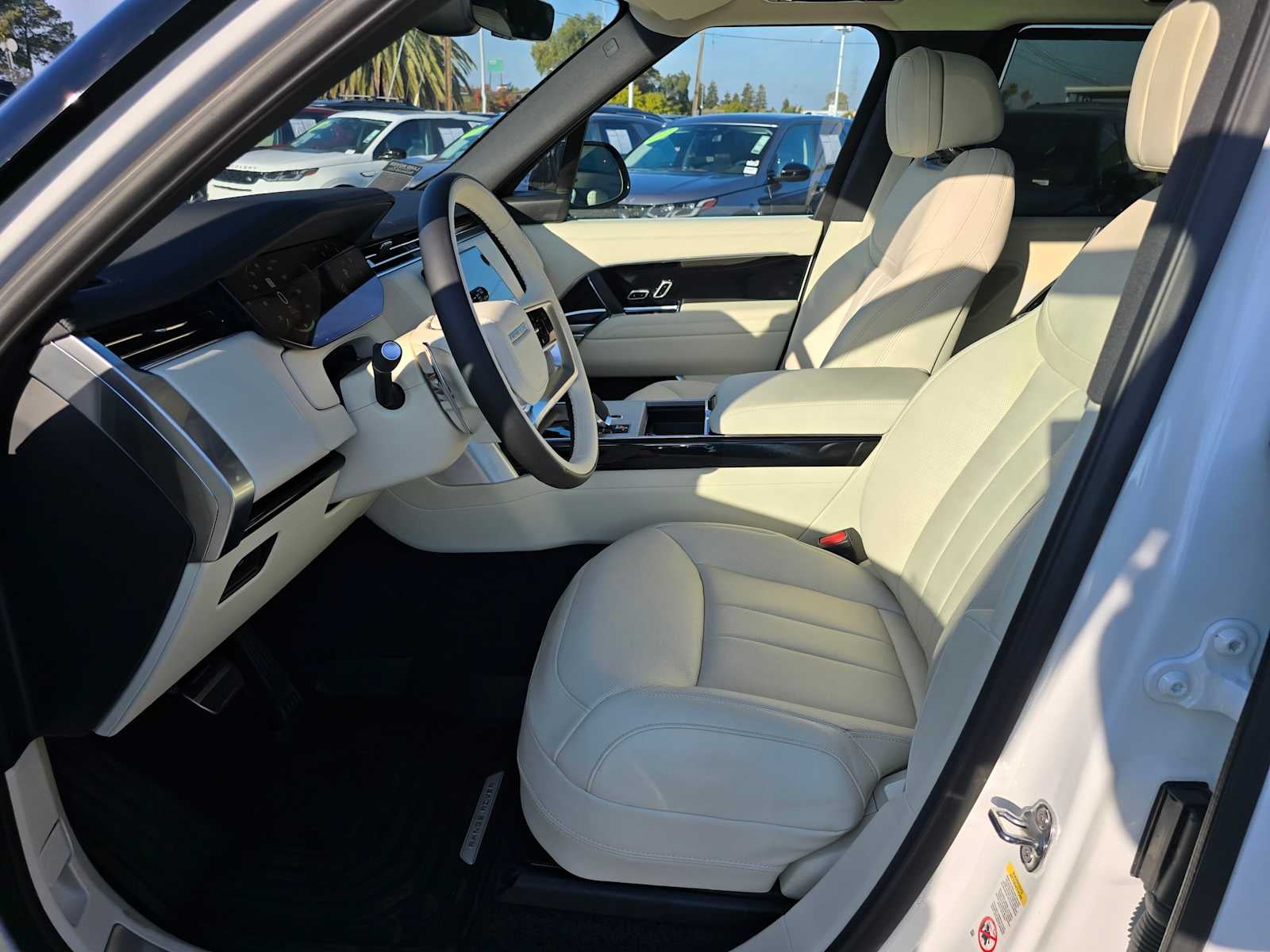 2025 Land Rover Range Rover SE