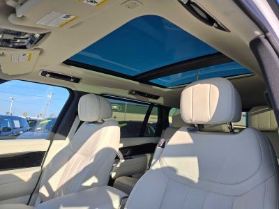 2025 Land Rover Range Rover SE