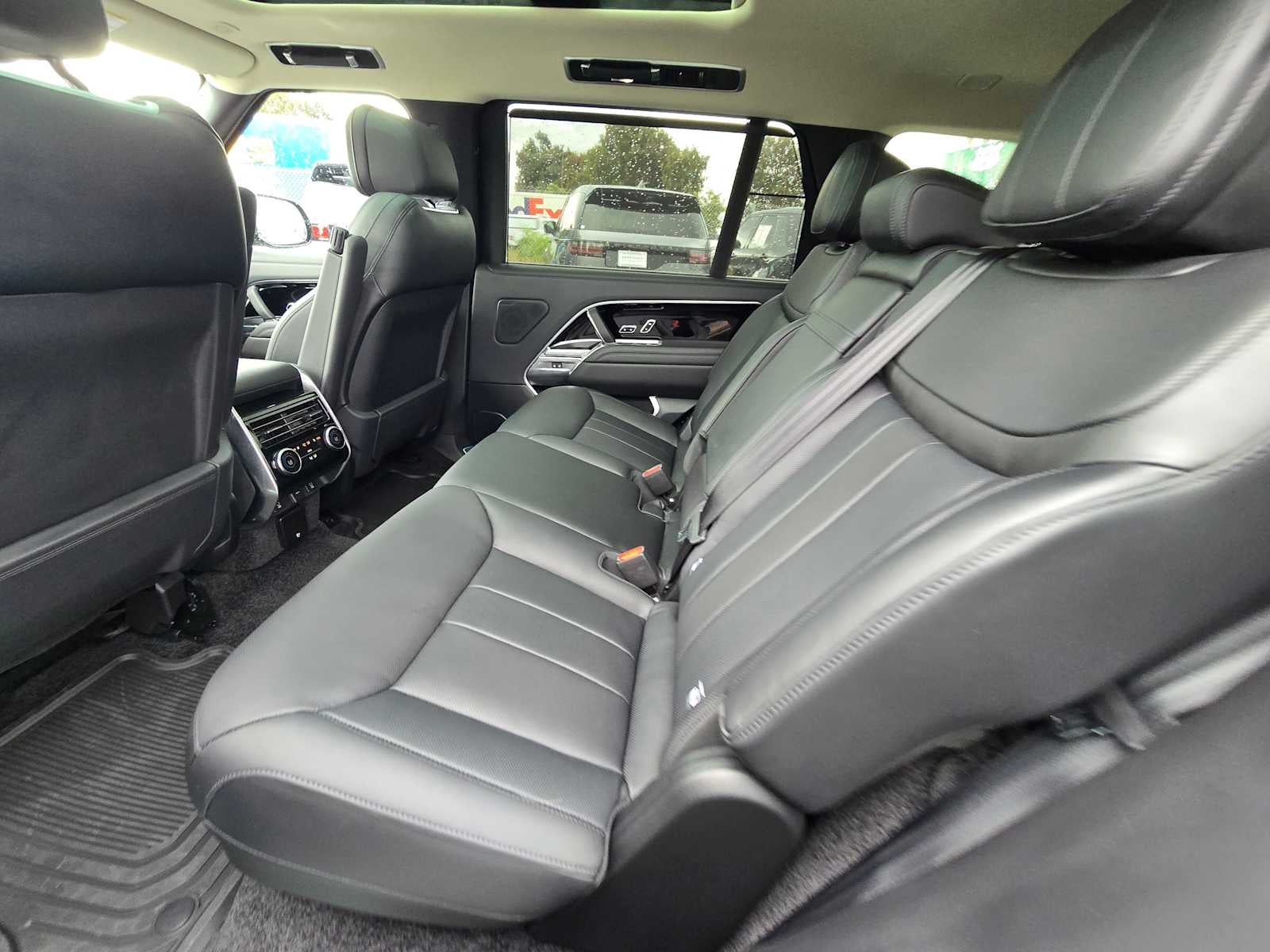 2026 Land Rover Range Rover SE
