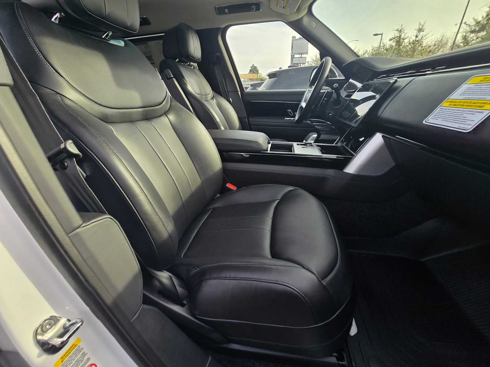 2025 Land Rover Range Rover SE