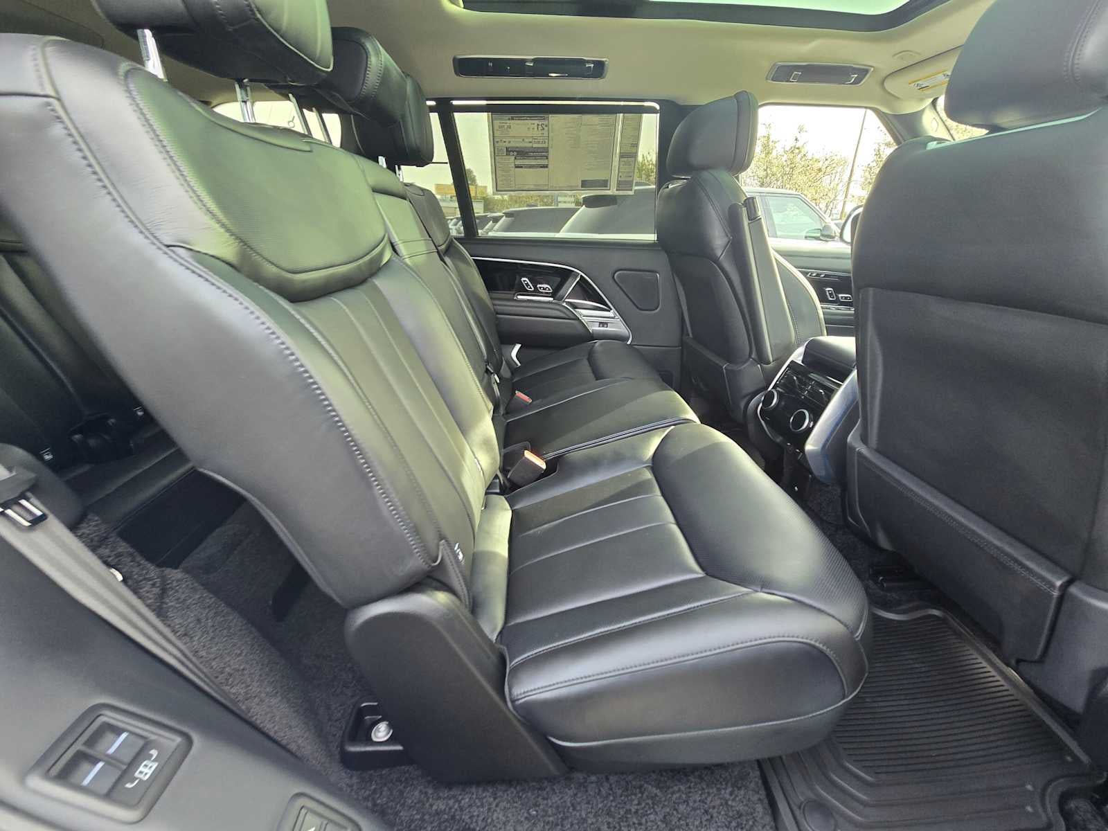 2025 Land Rover Range Rover SE