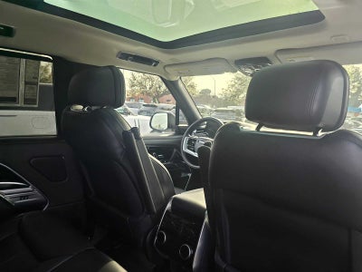 2025 Land Rover Range Rover SE