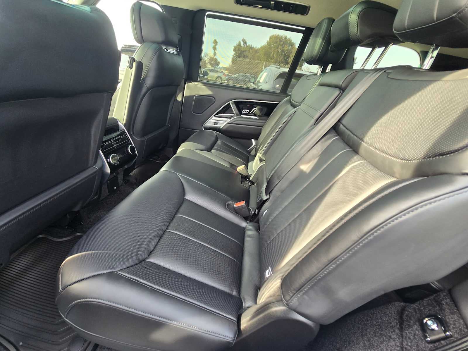 2025 Land Rover Range Rover SE