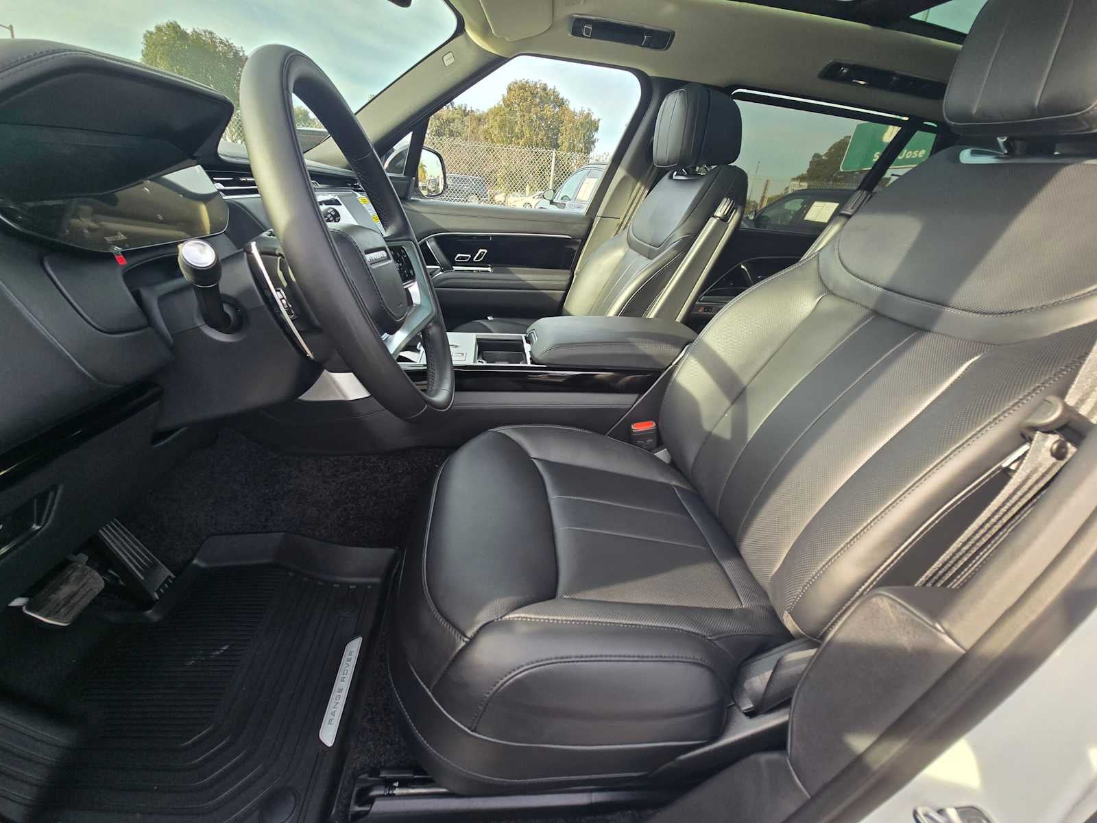 2025 Land Rover Range Rover SE