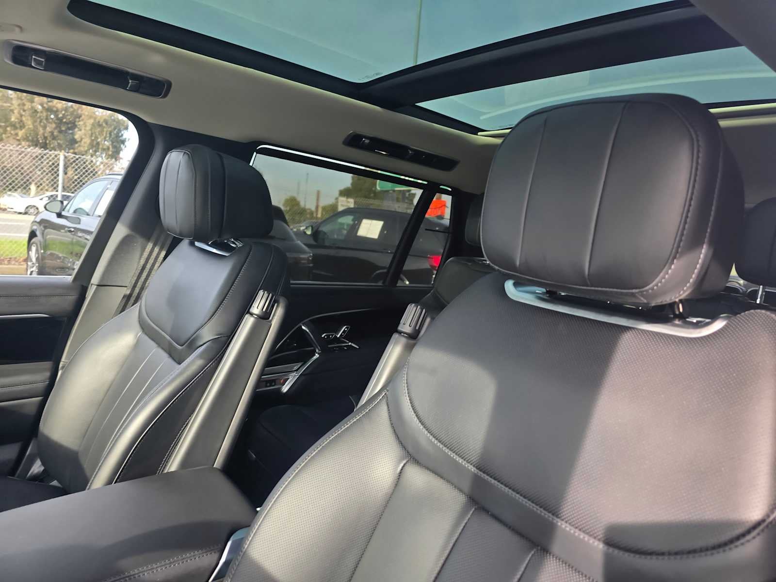 2025 Land Rover Range Rover SE