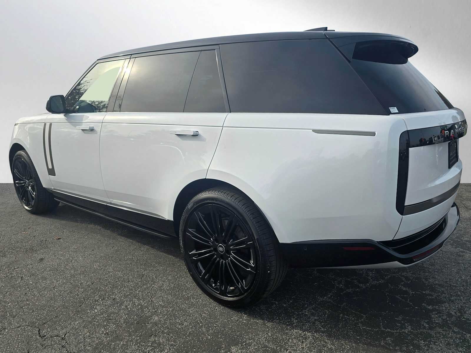 2025 Land Rover Range Rover SE