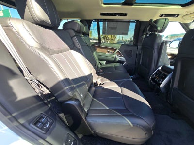 2025 Land Rover Range Rover SE