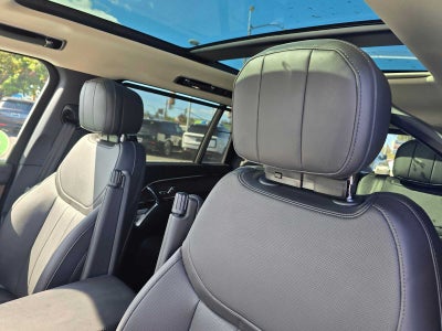 2025 Land Rover Range Rover SE