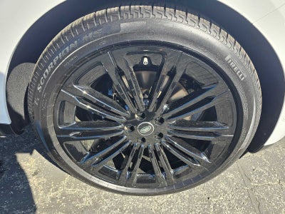 2025 Land Rover Range Rover SE