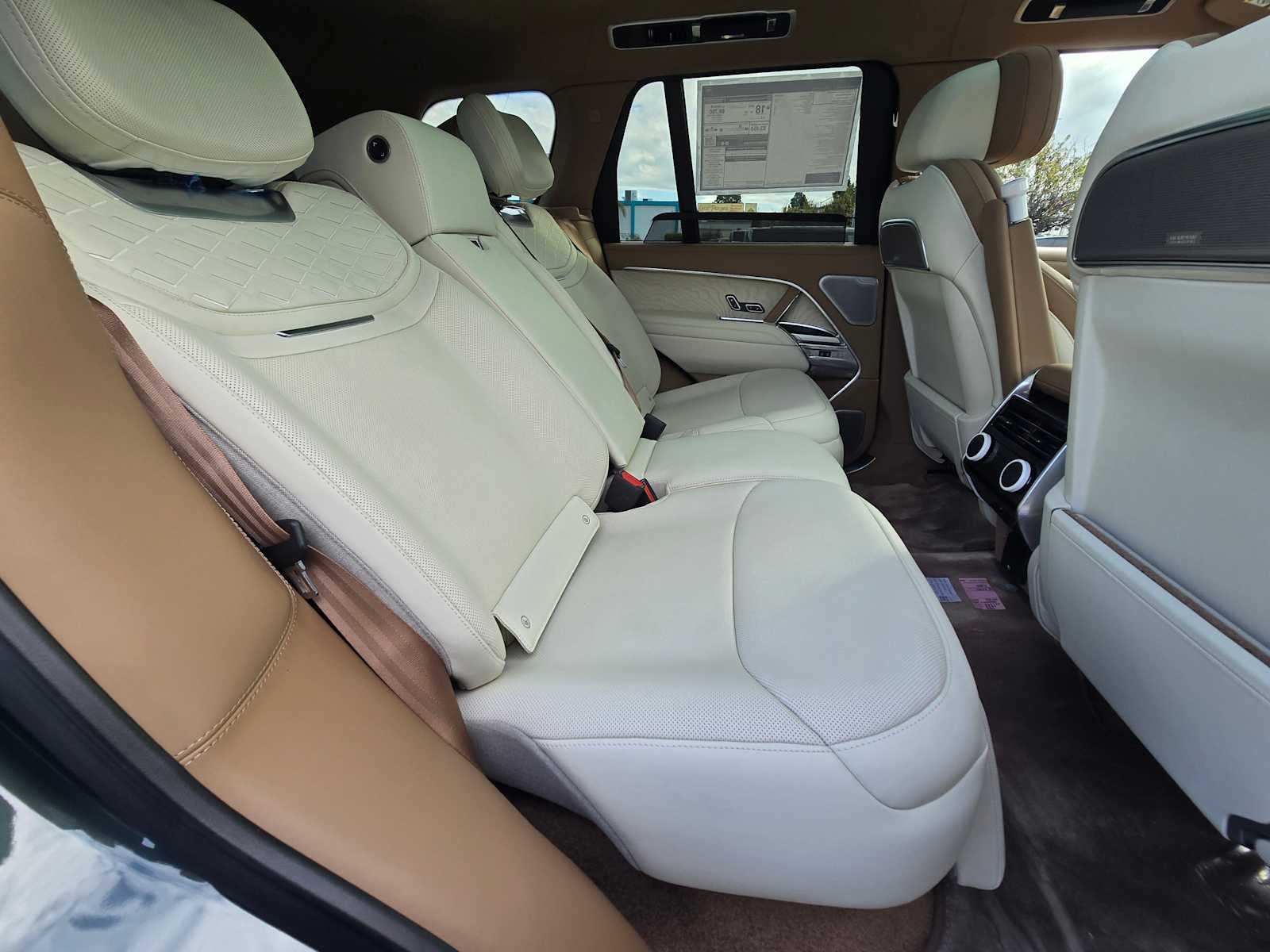 2026 Land Rover Range Rover SV