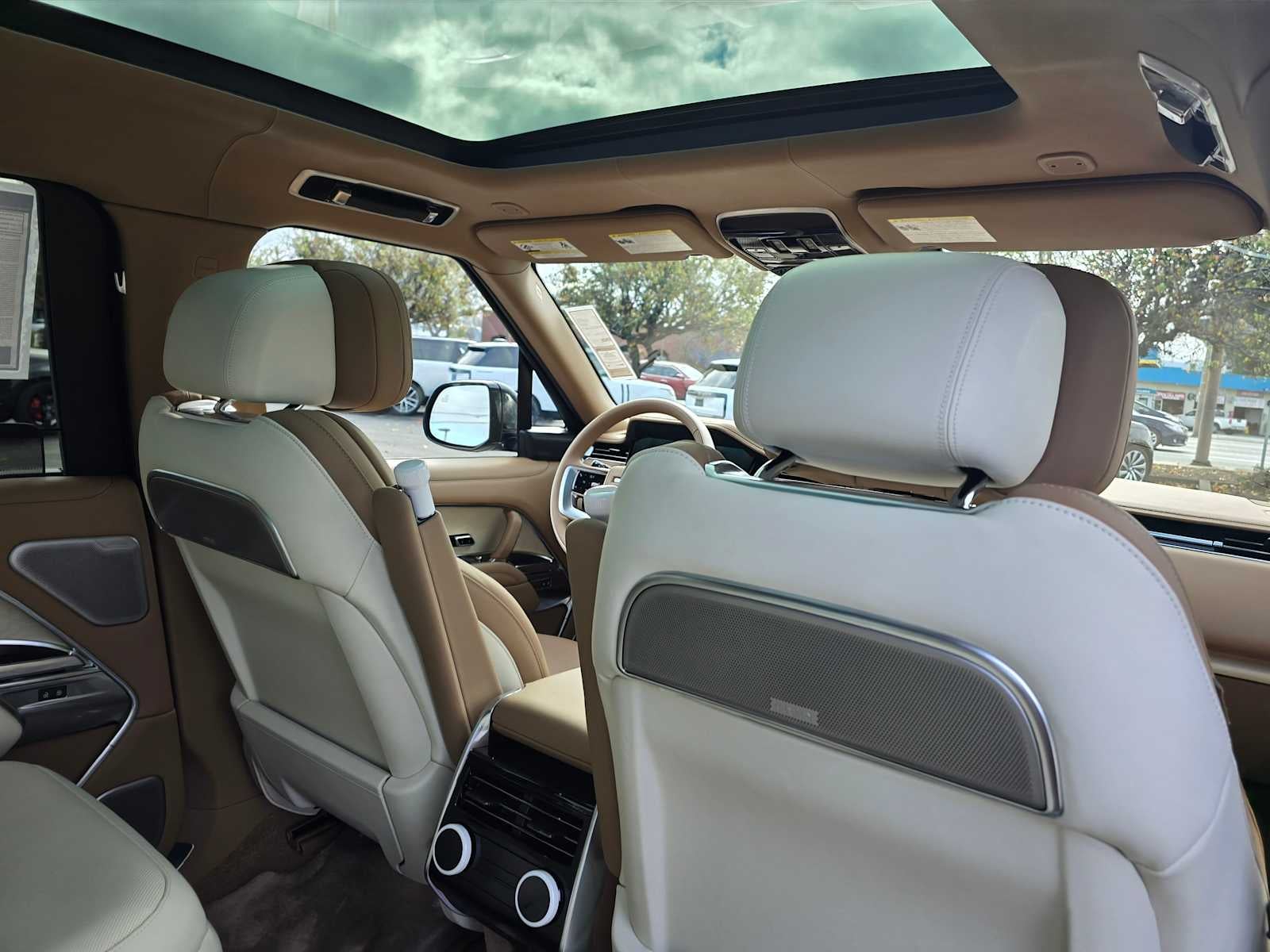 2026 Land Rover Range Rover SV