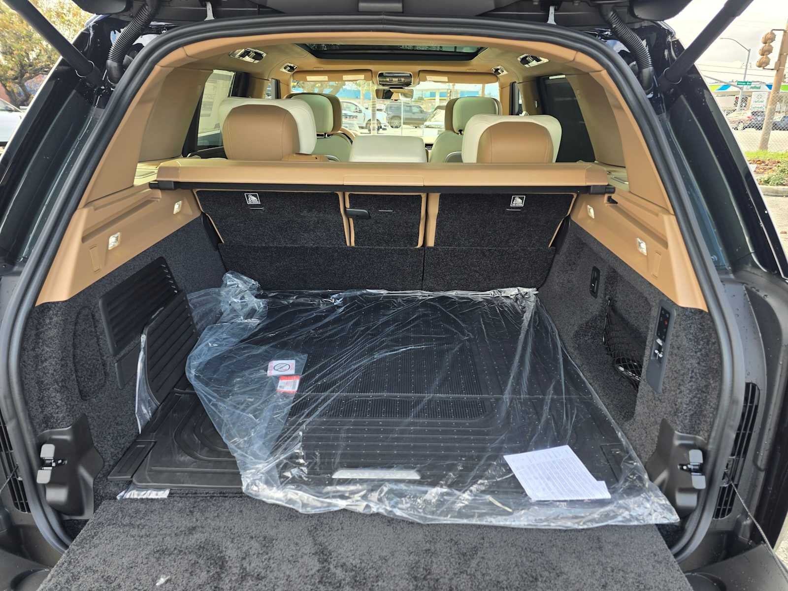 2026 Land Rover Range Rover SV