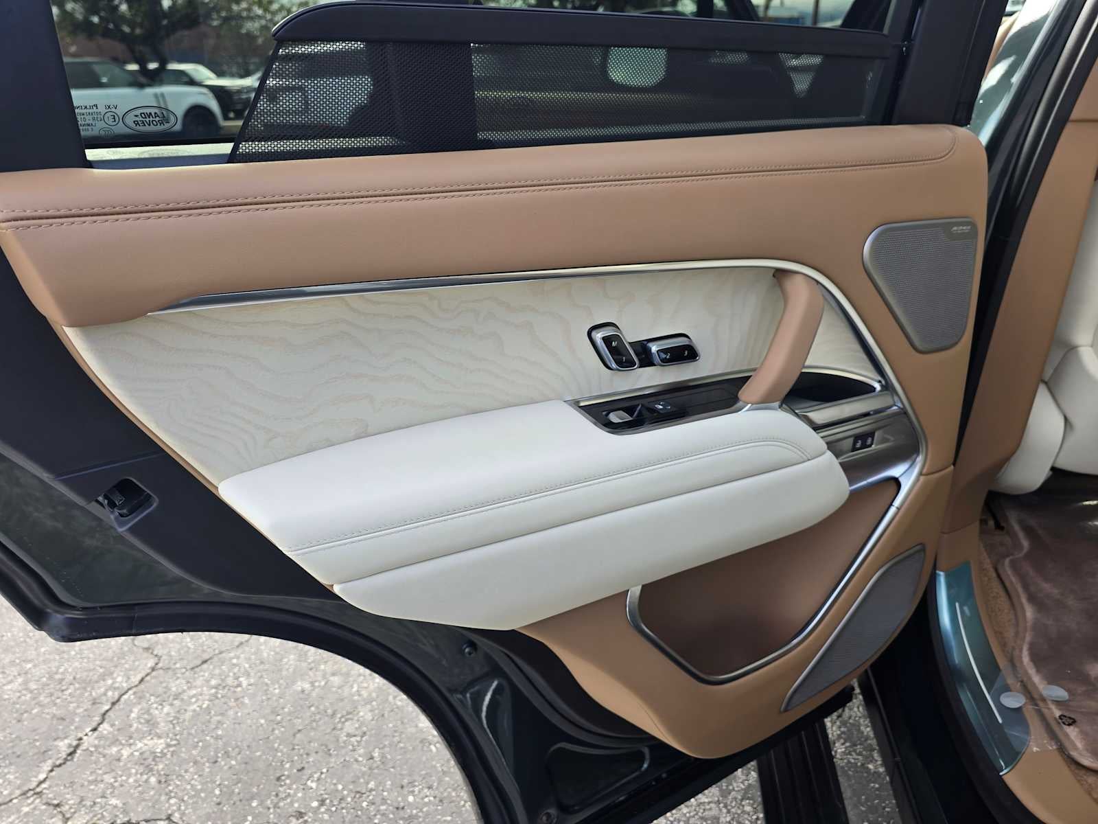 2026 Land Rover Range Rover SV