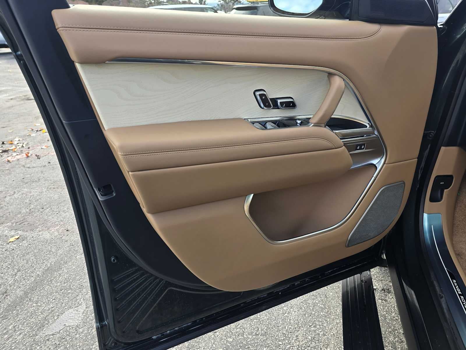 2026 Land Rover Range Rover SV