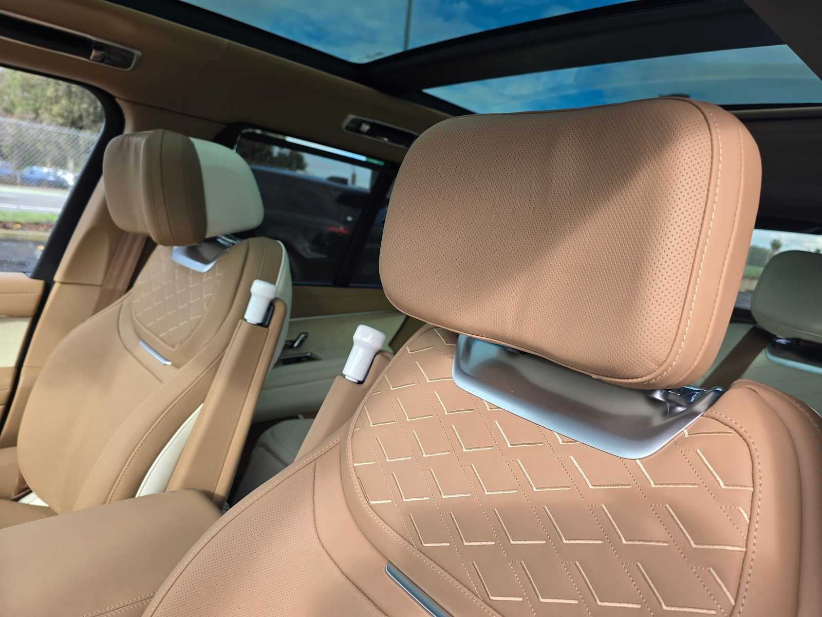 2026 Land Rover Range Rover SV