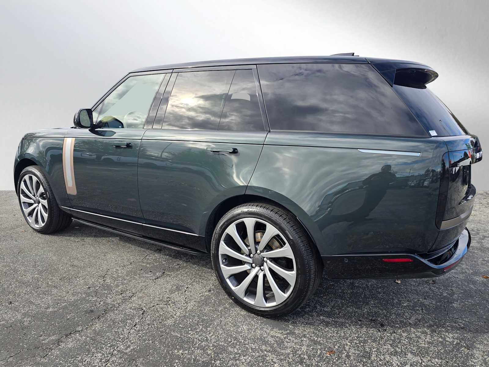 2026 Land Rover Range Rover SV