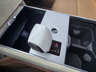 2026 Land Rover Range Rover SV