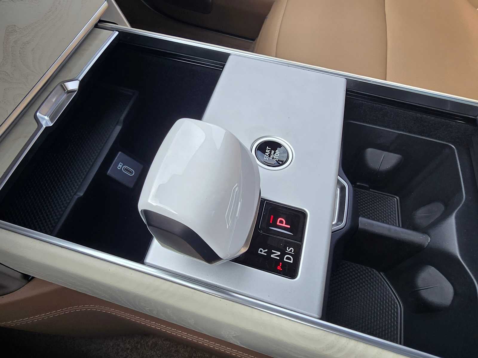 2026 Land Rover Range Rover SV