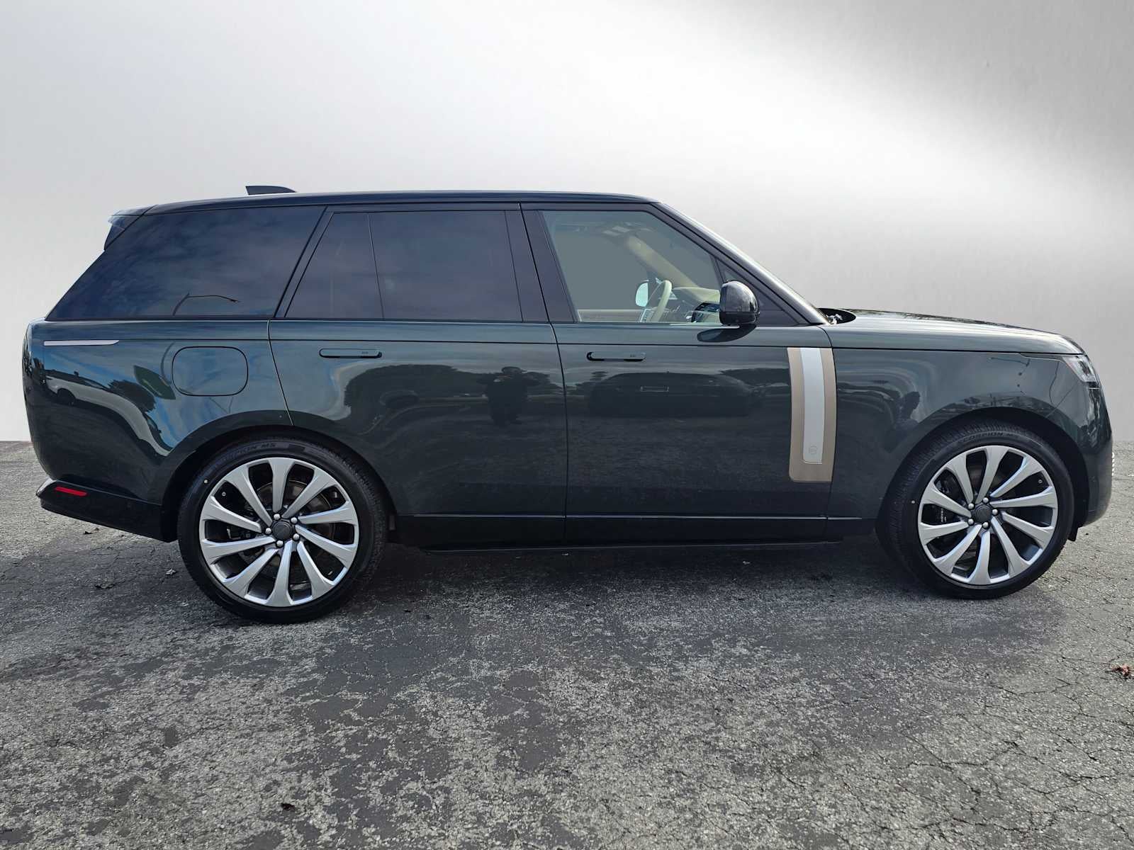 2026 Land Rover Range Rover SV