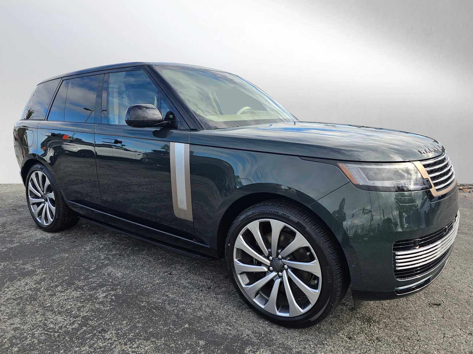 2026 Land Rover Range Rover SV