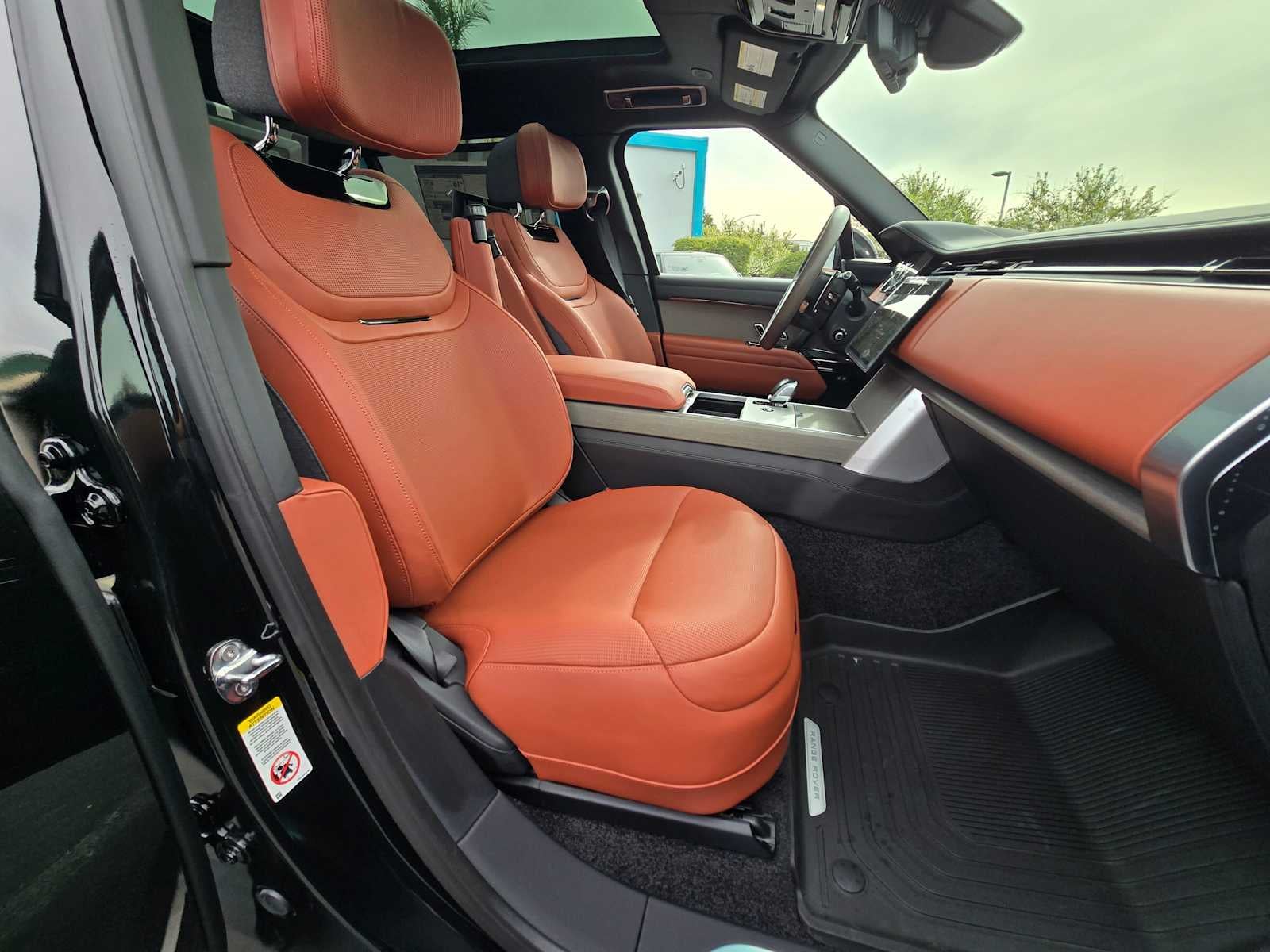 2026 Land Rover Range Rover SV