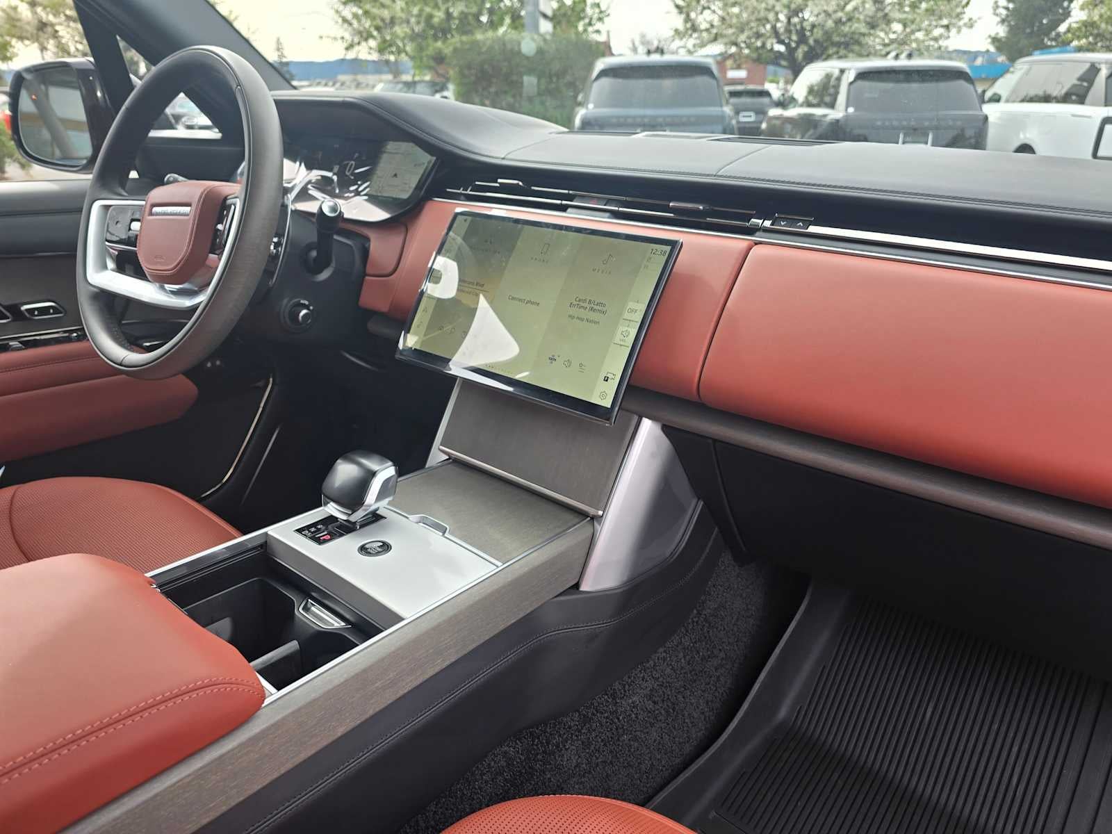 2026 Land Rover Range Rover SV