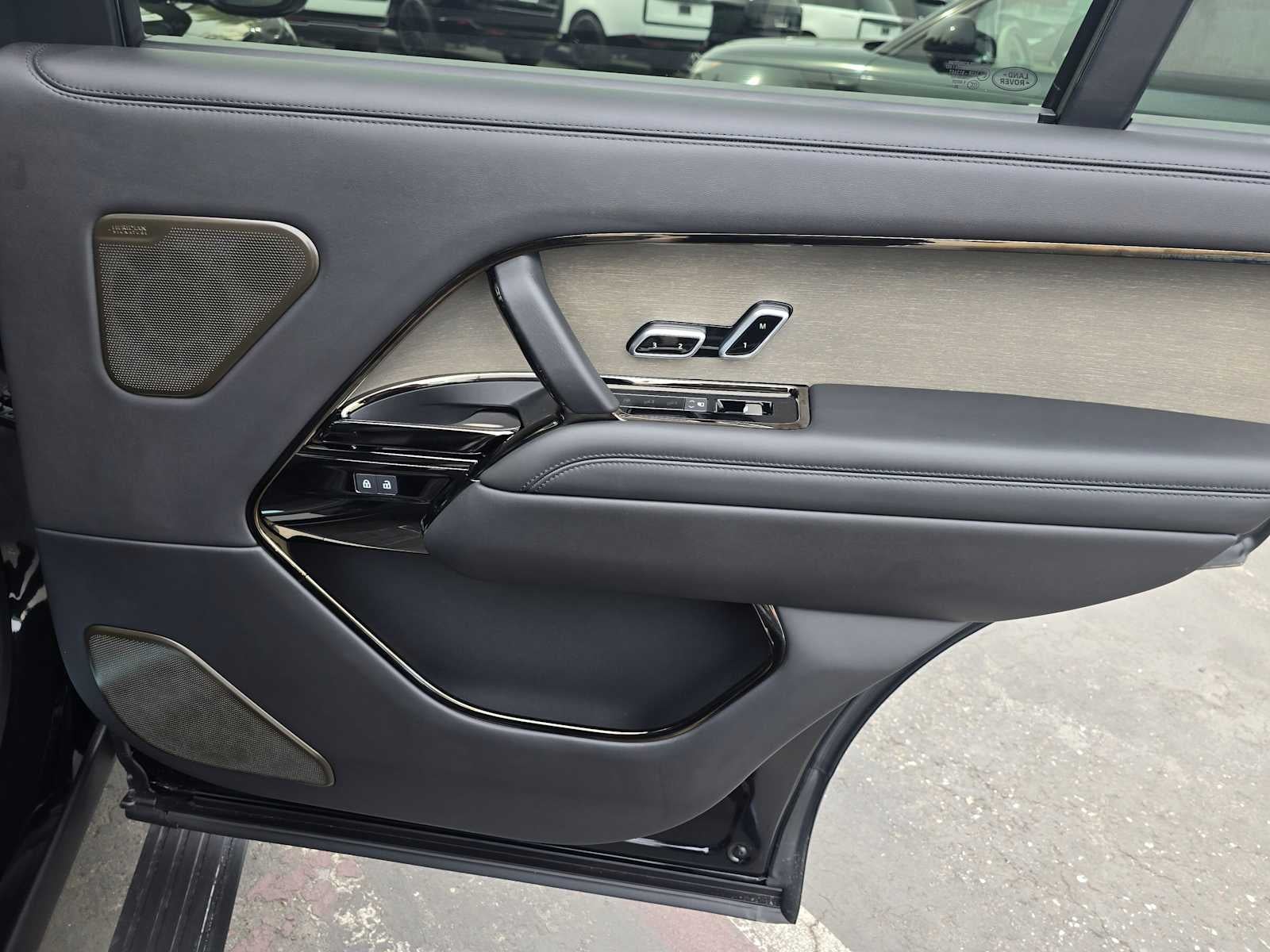 2026 Land Rover Range Rover SV