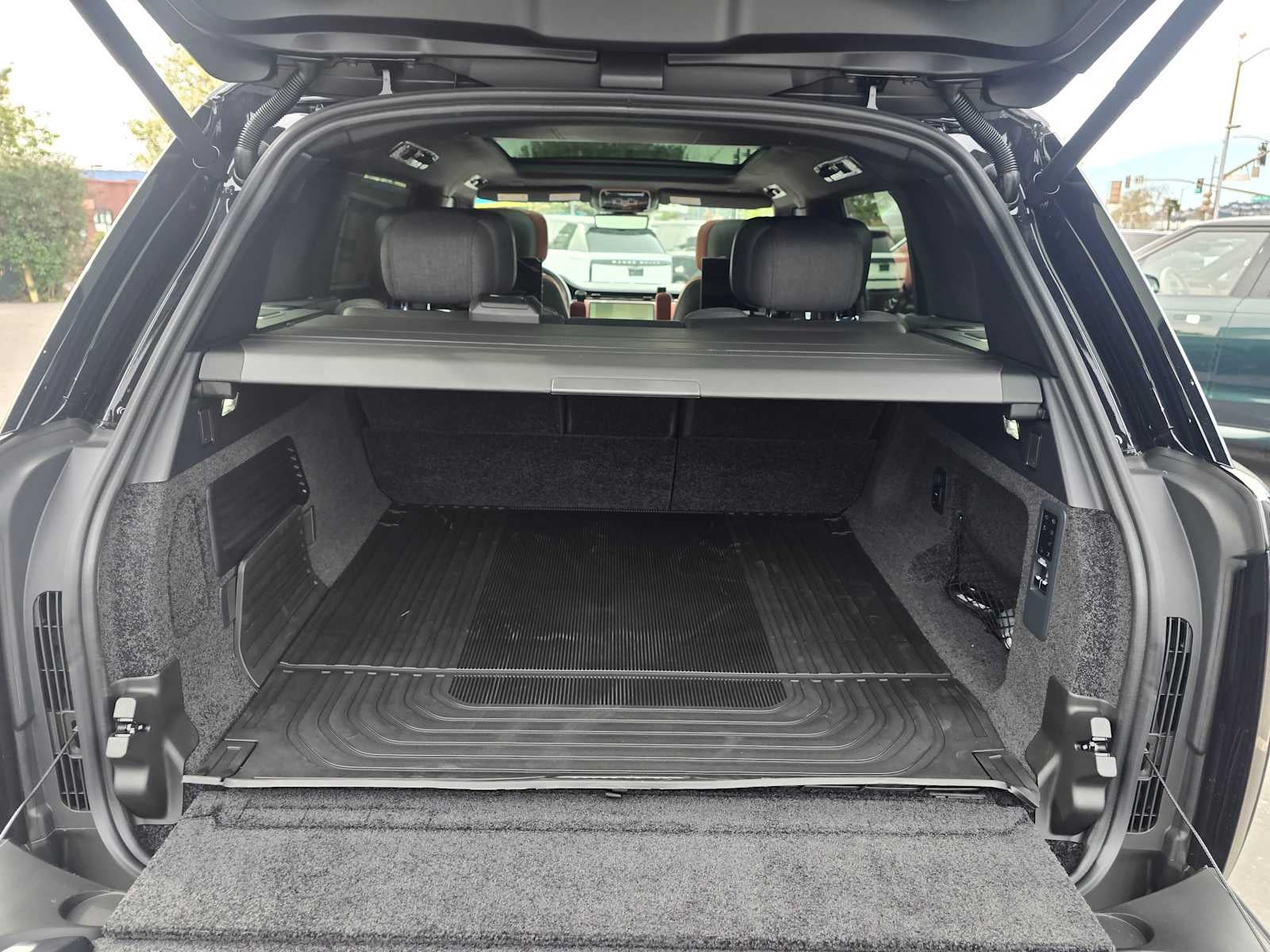 2026 Land Rover Range Rover SV