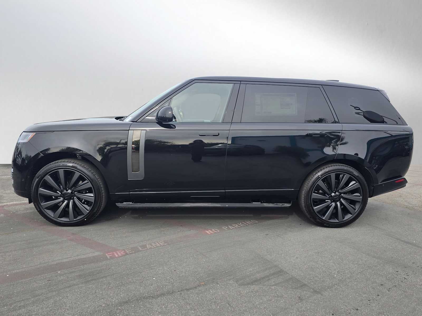 2026 Land Rover Range Rover SV