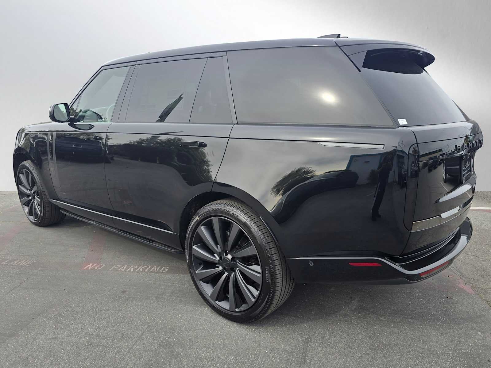 2026 Land Rover Range Rover SV