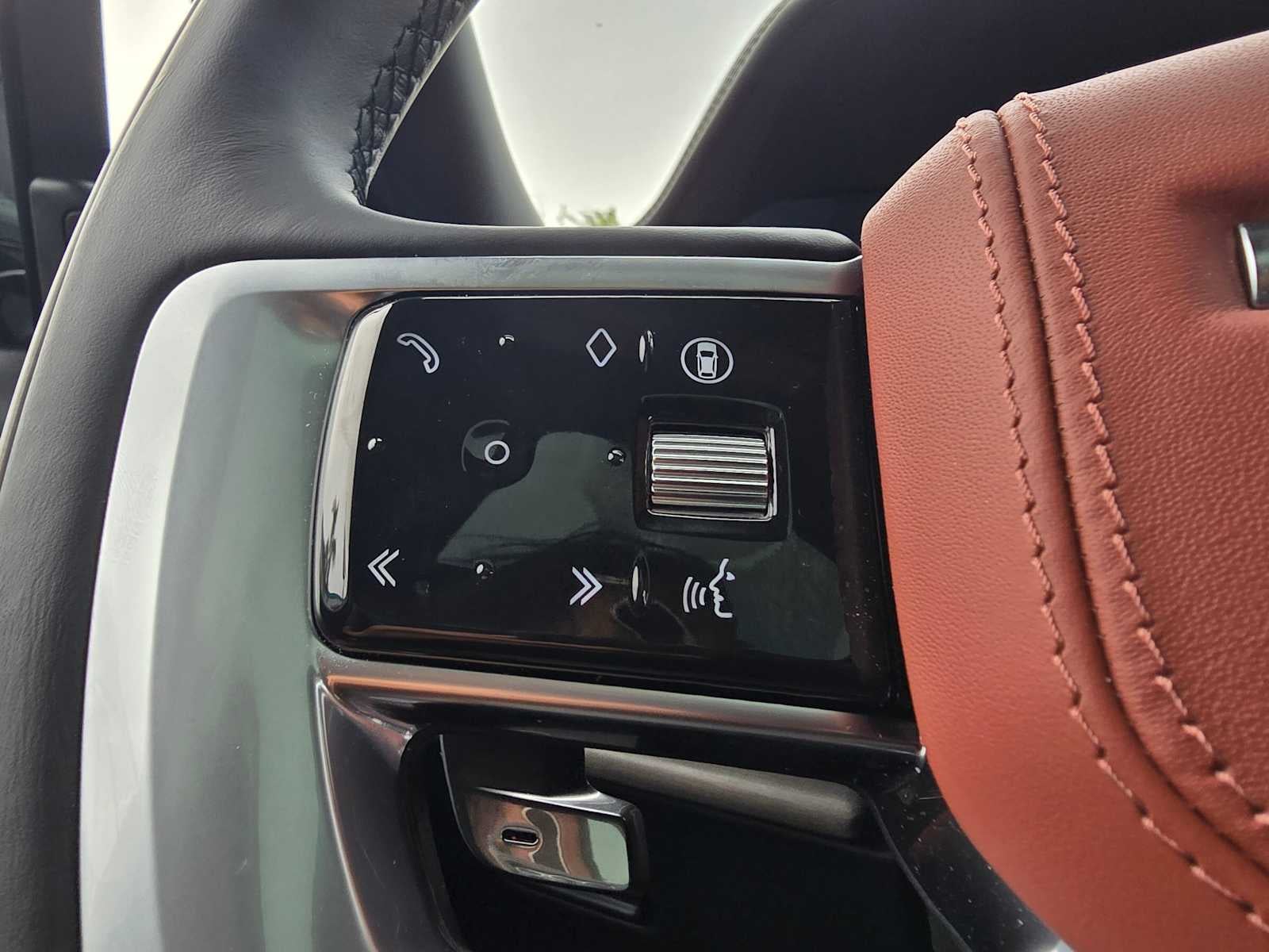 2026 Land Rover Range Rover SV