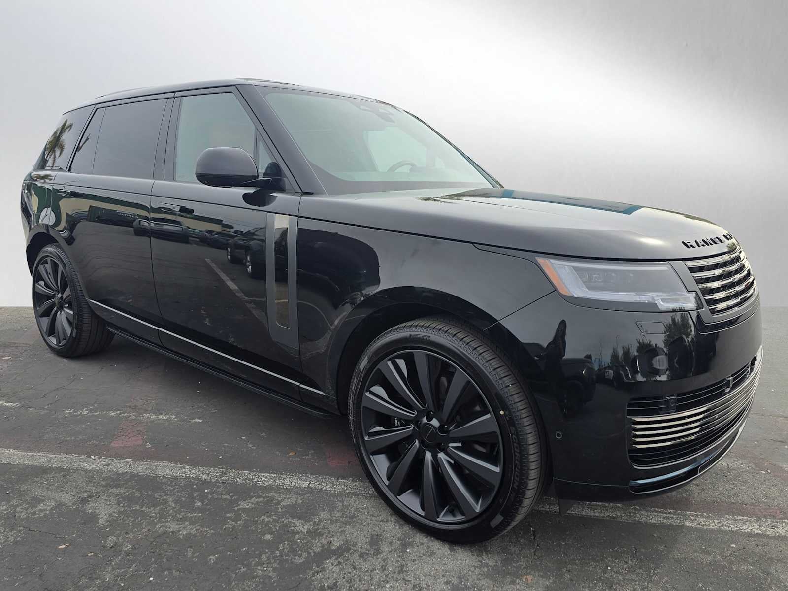 2026 Land Rover Range Rover SV
