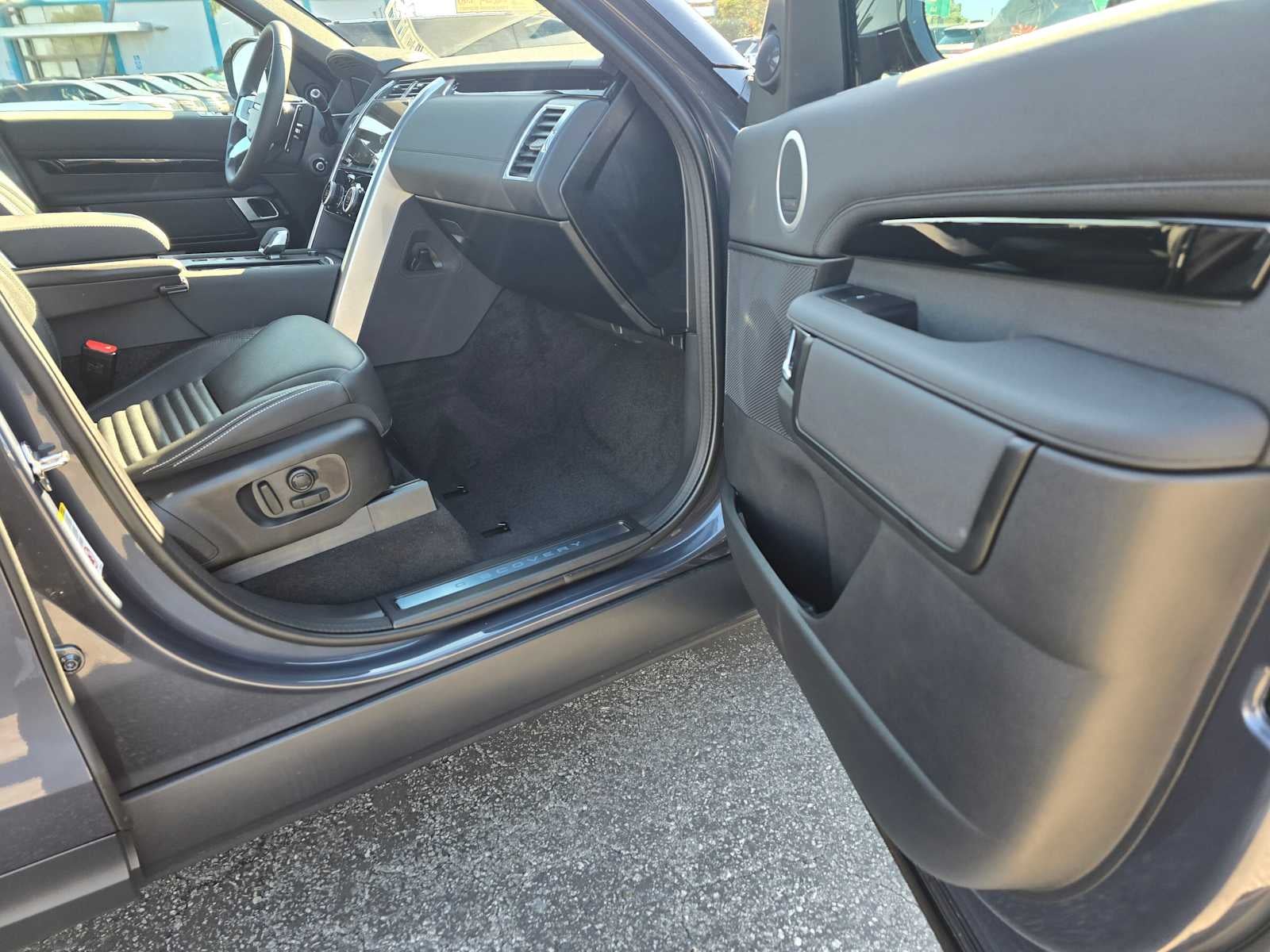 2025 Land Rover Discovery S