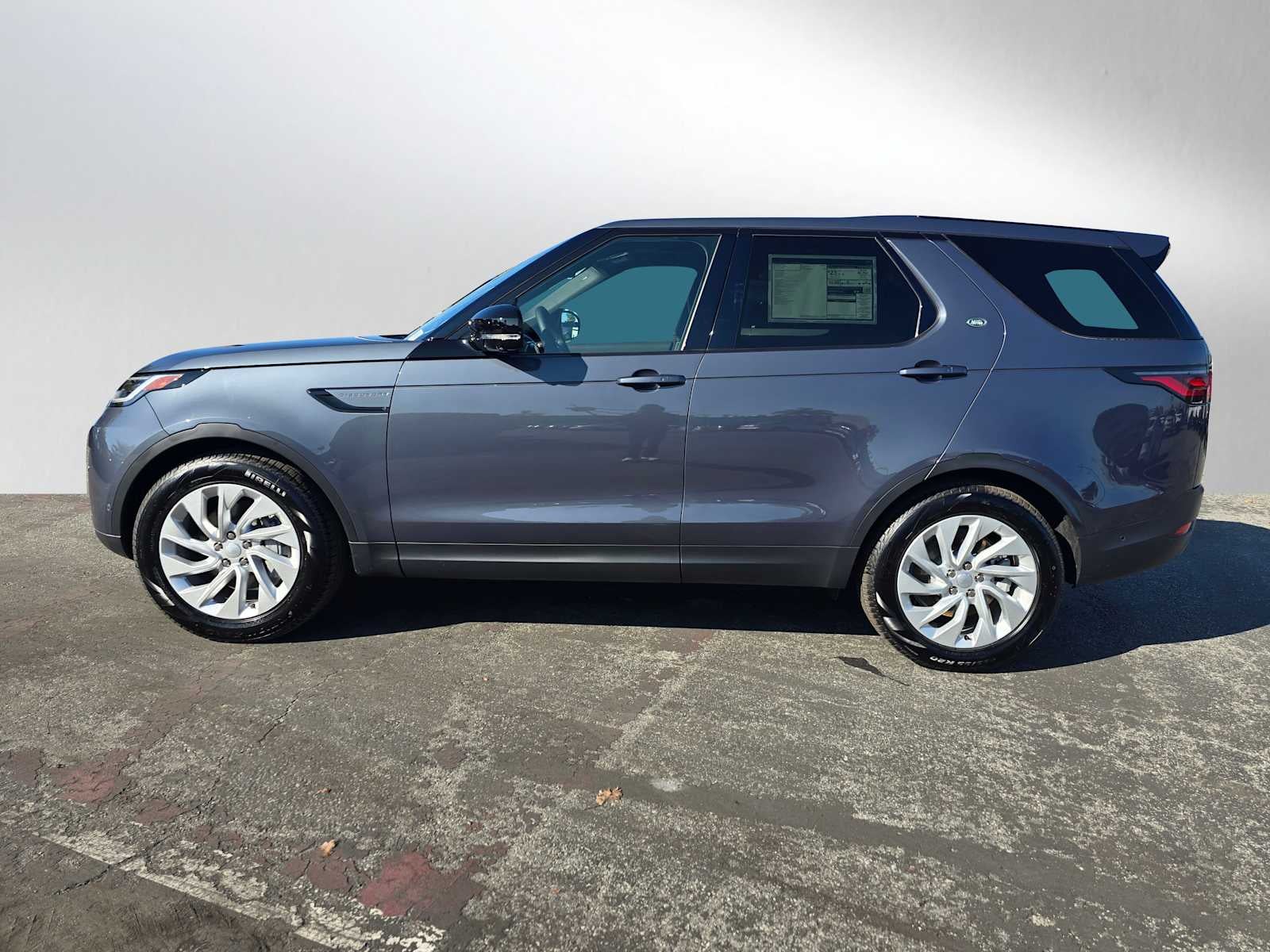 2025 Land Rover Discovery S