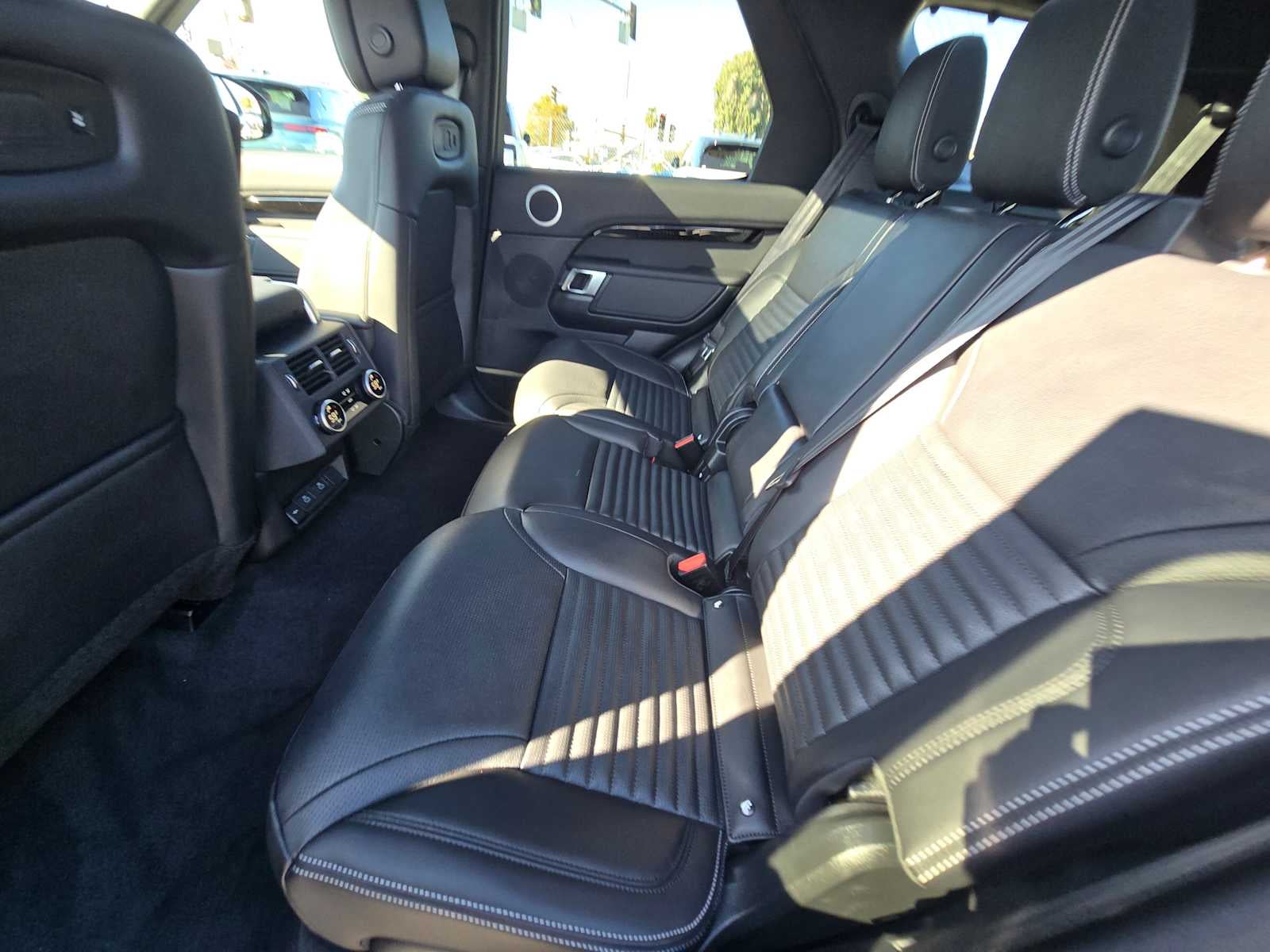 2025 Land Rover Discovery S