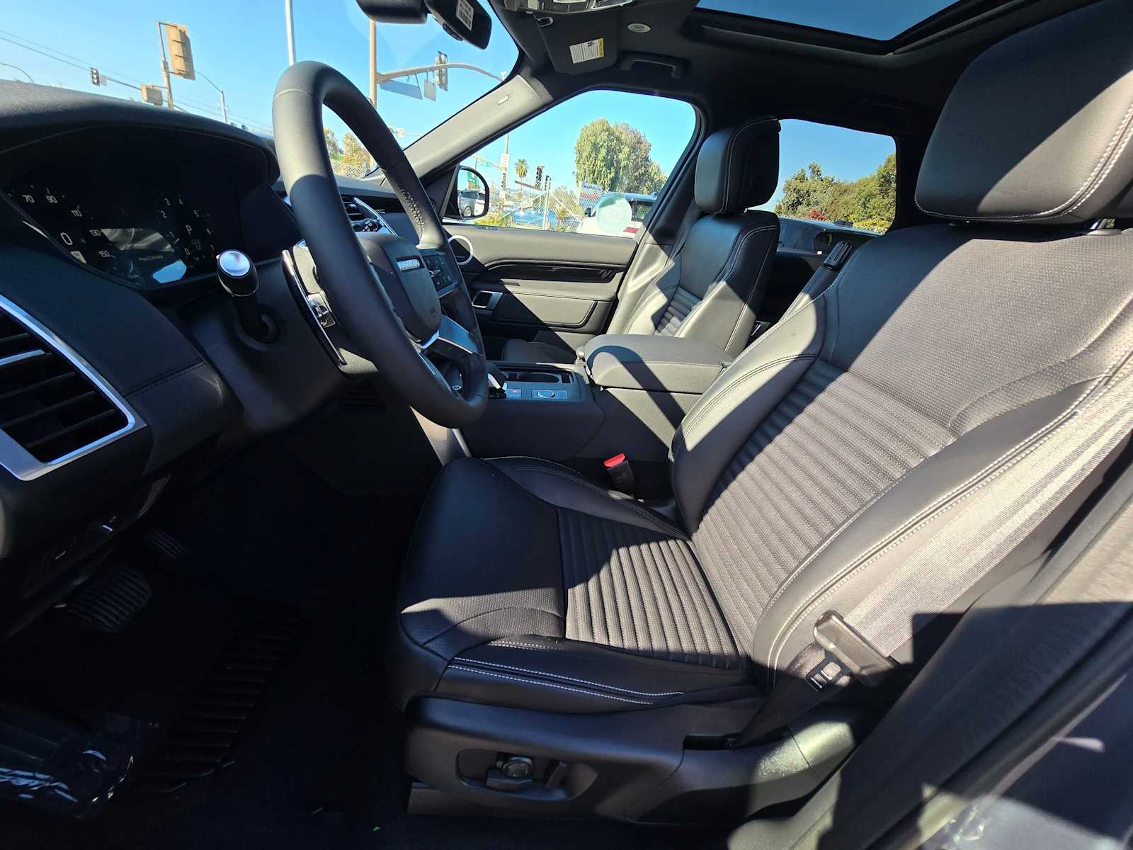 2025 Land Rover Discovery S