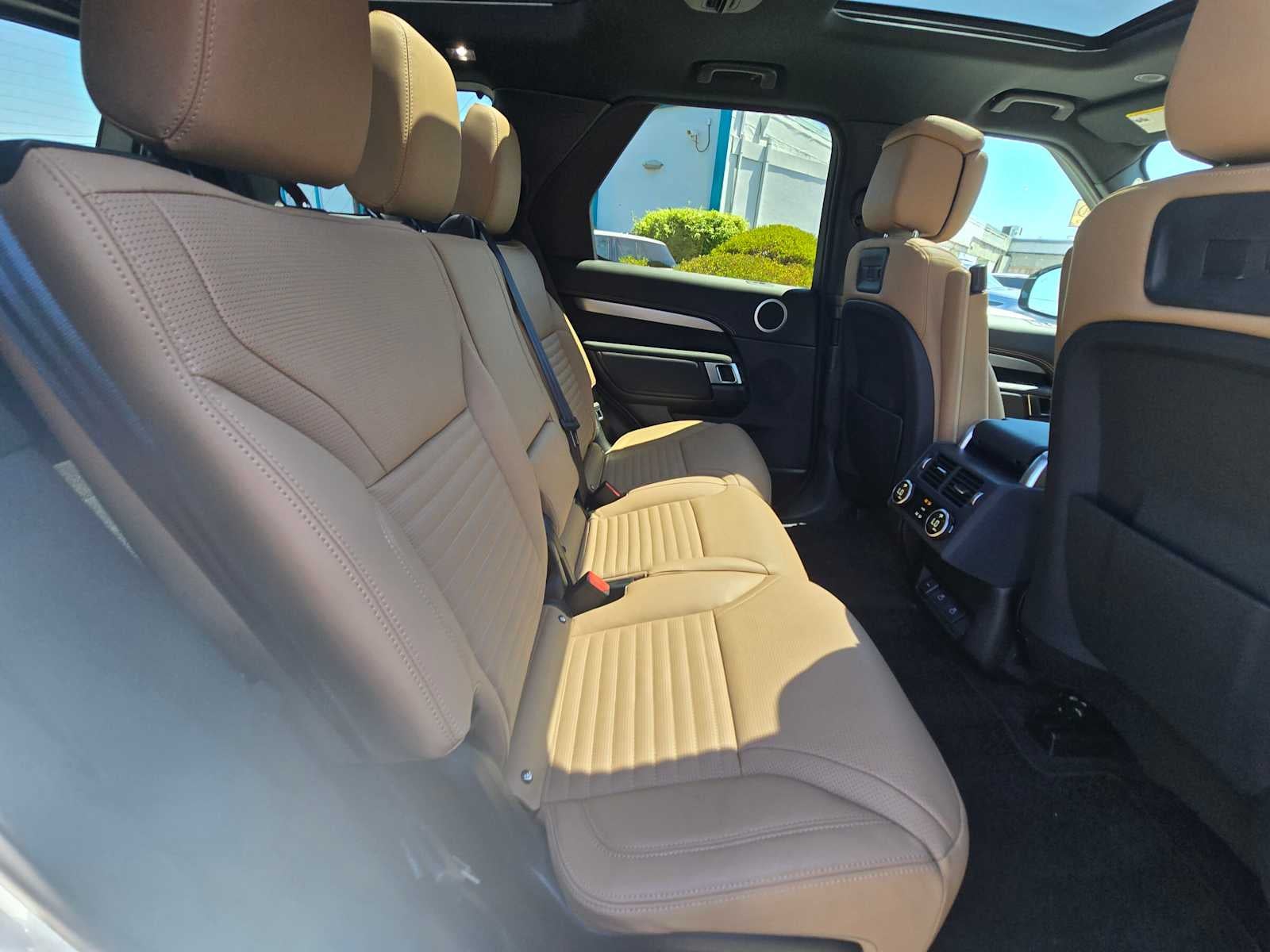 2025 Land Rover Discovery Dynamic SE
