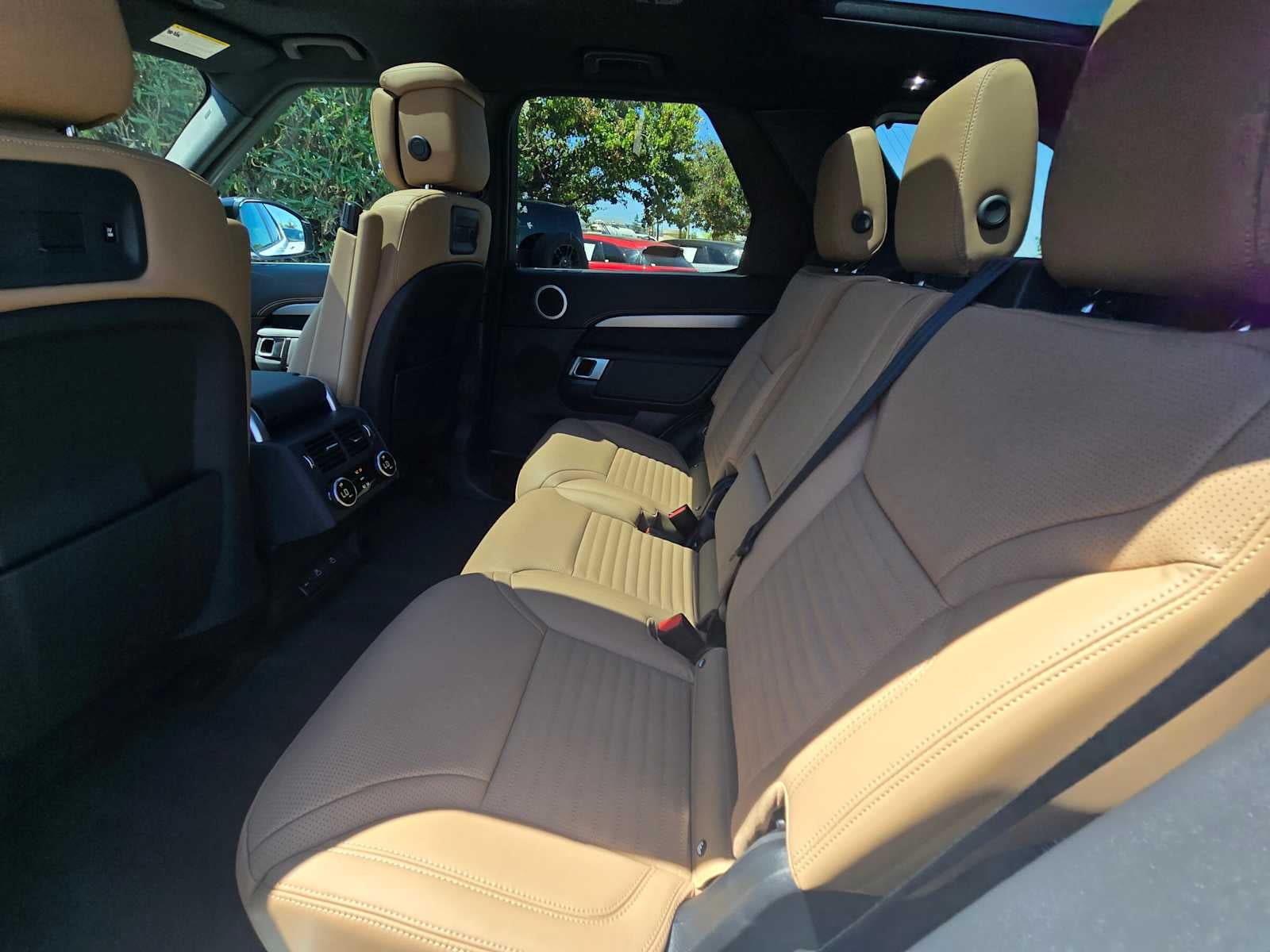 2025 Land Rover Discovery Dynamic SE