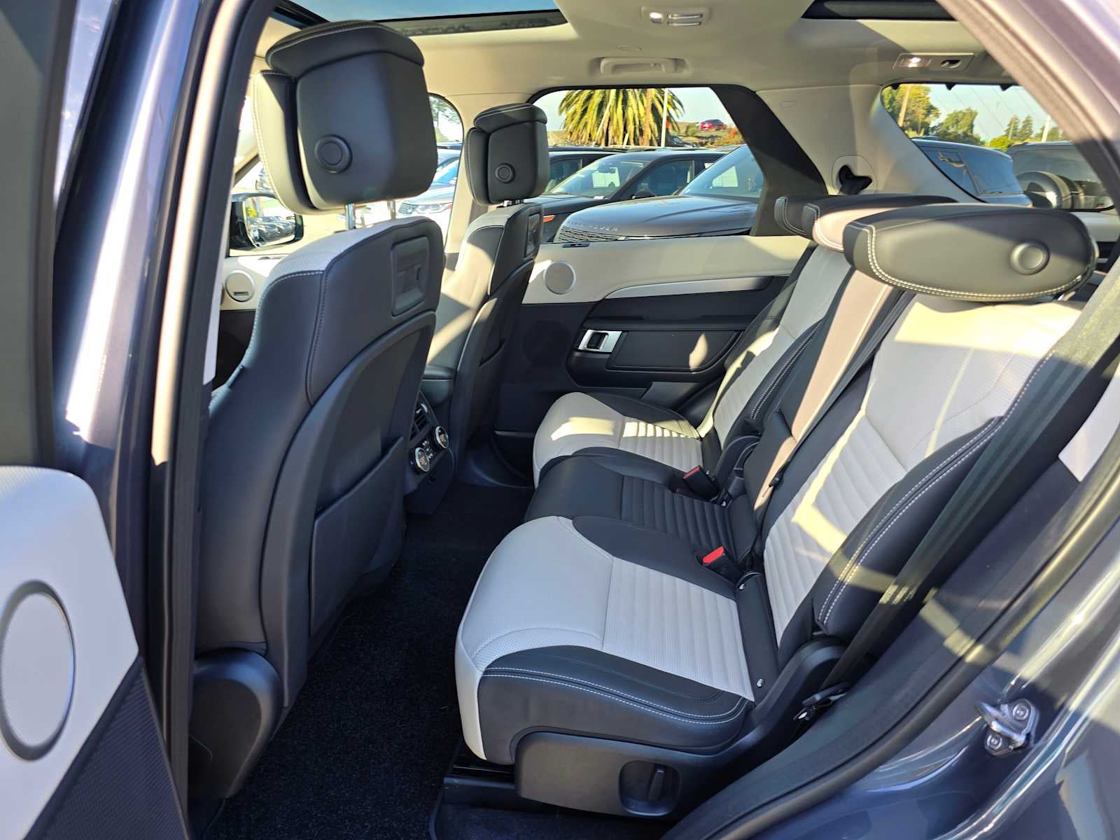 2025 Land Rover Discovery Dynamic SE
