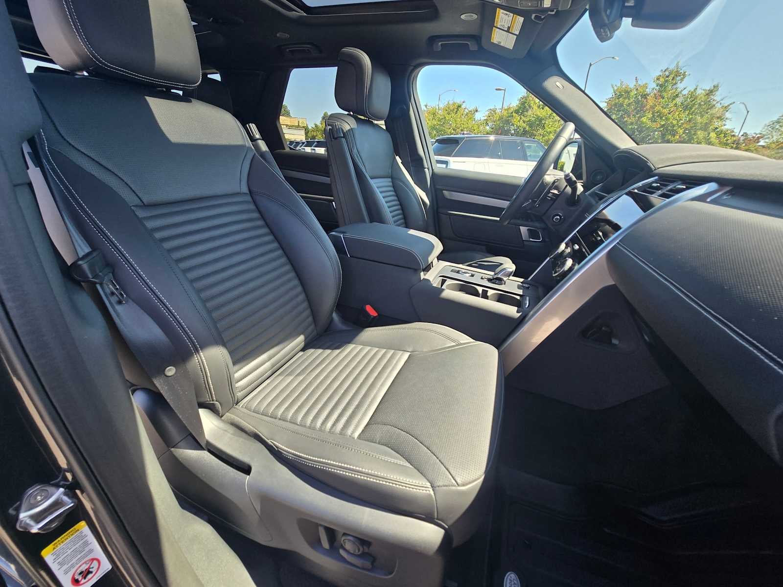 2025 Land Rover Discovery Dynamic SE