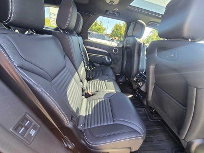 2025 Land Rover Discovery Dynamic SE