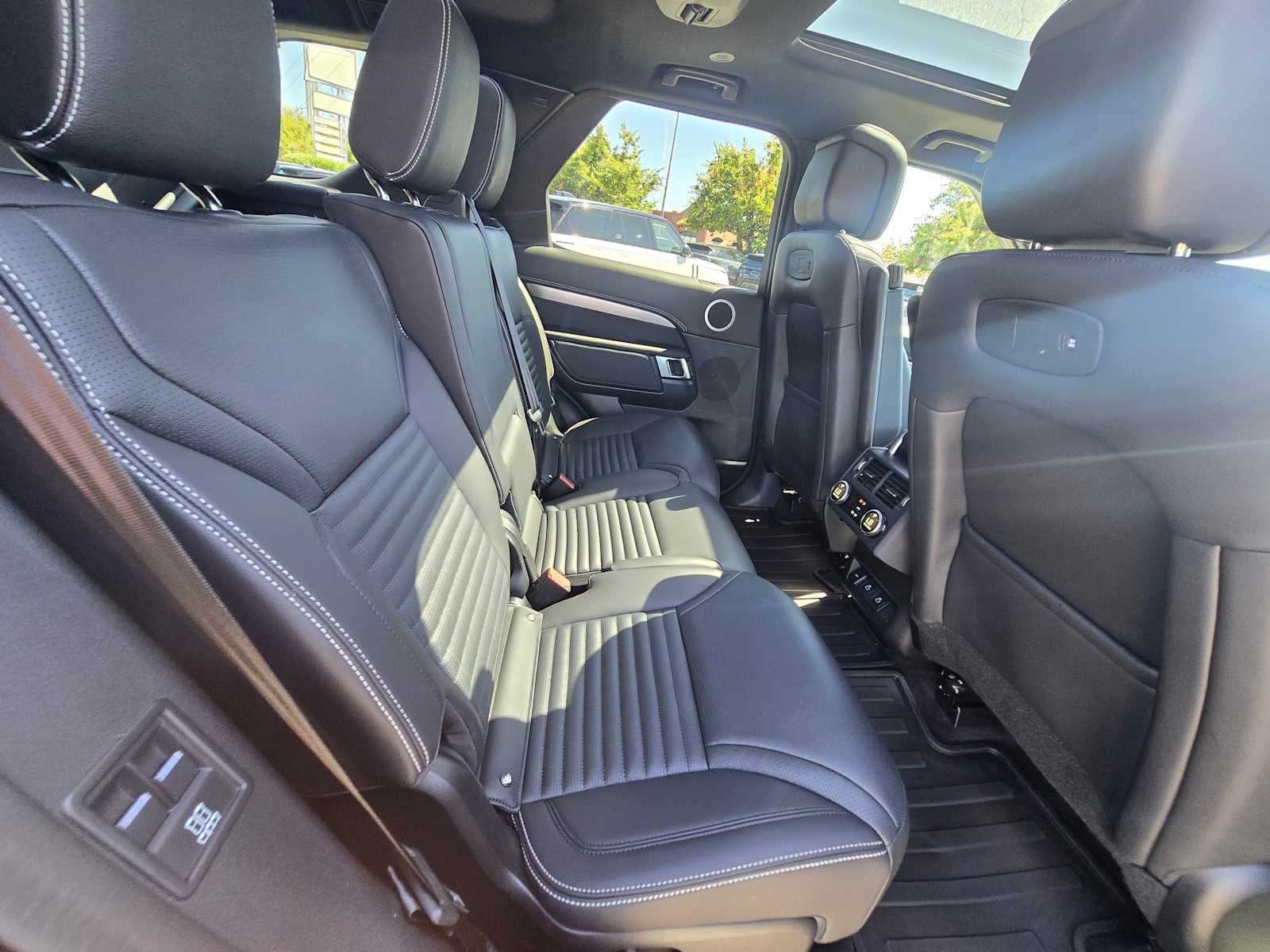 2025 Land Rover Discovery Dynamic SE